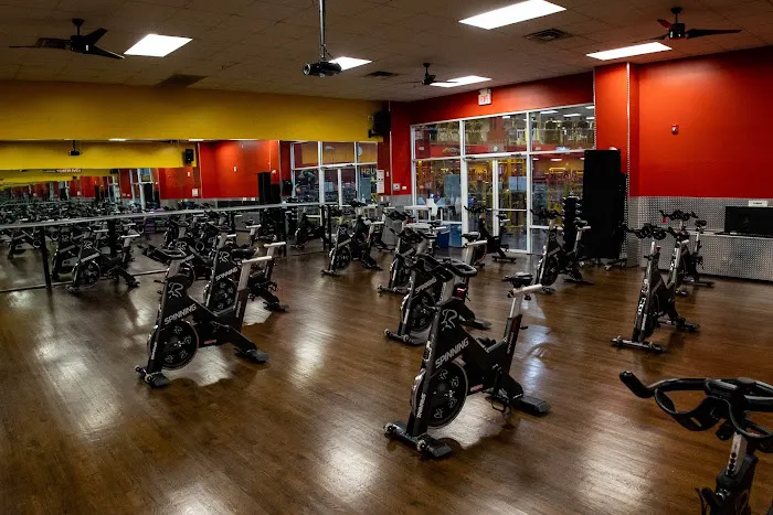 Retro Fitness Picture 5
