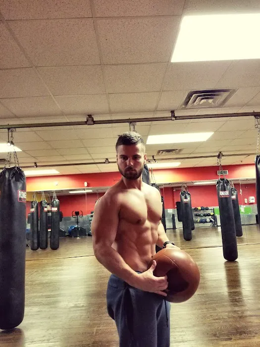 Retro Fitness Picture 3