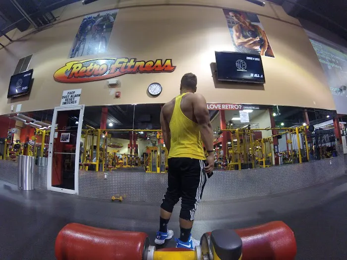 Retro Fitness Picture 9