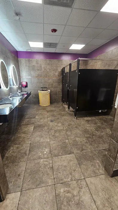 Planet Fitness Picture 1