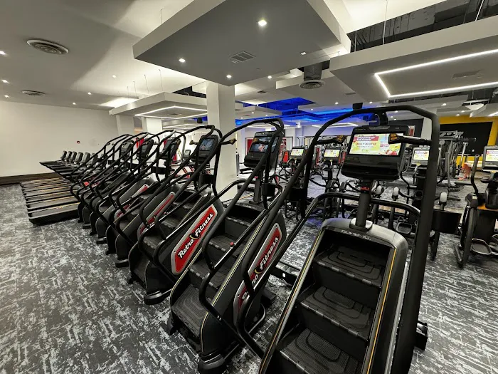 Retro Fitness Picture 3