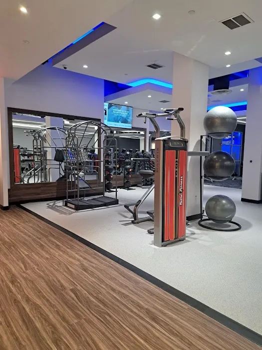 Retro Fitness Picture 8