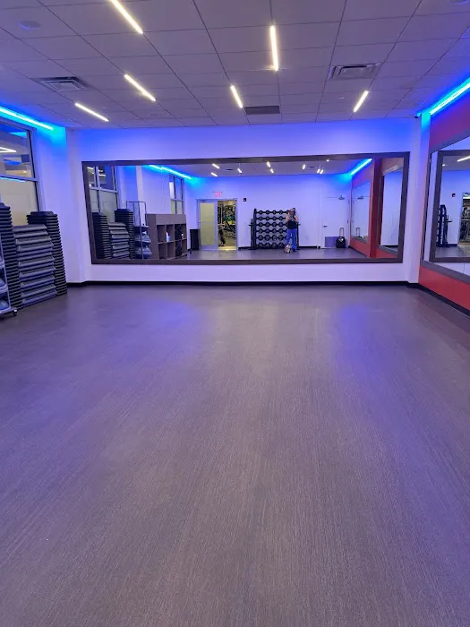 Retro Fitness Picture 5