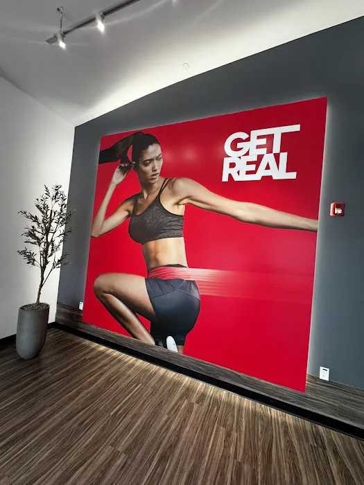 Retro Fitness Picture 2