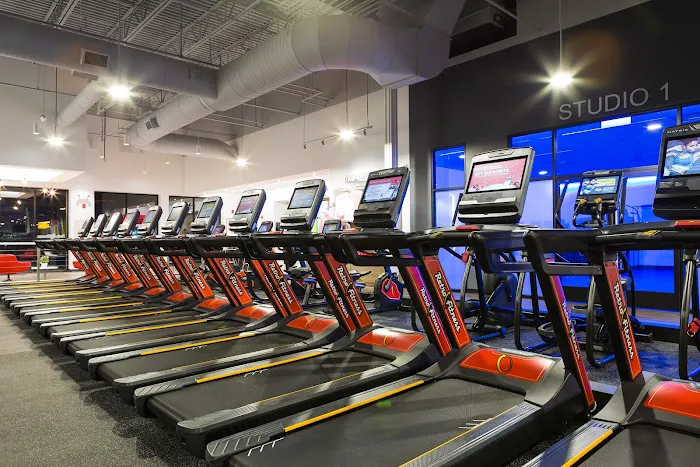 Retro Fitness Wayne Picture 1