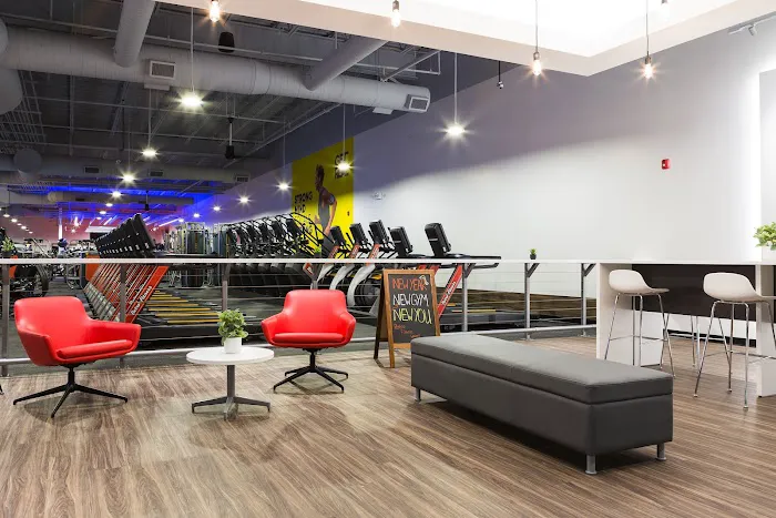 Retro Fitness Wayne Picture 3