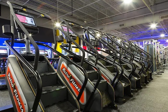 Retro Fitness Wayne Picture 6