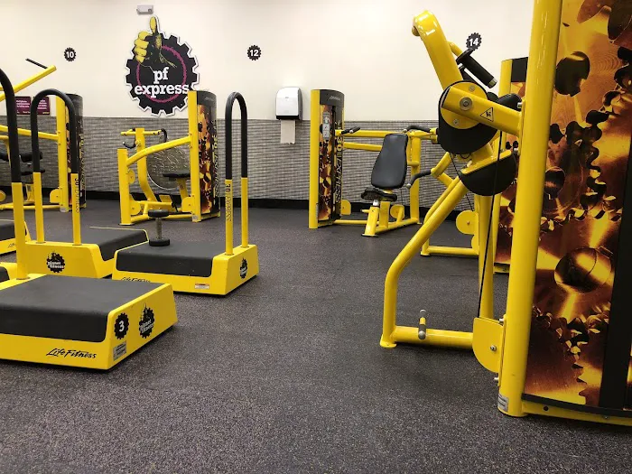 Planet Fitness Picture 10