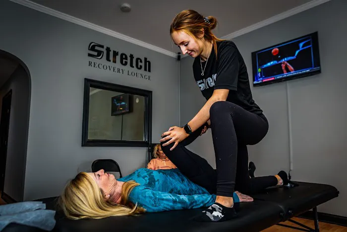 Stretch Recovery Lounge - Montclair Picture 8