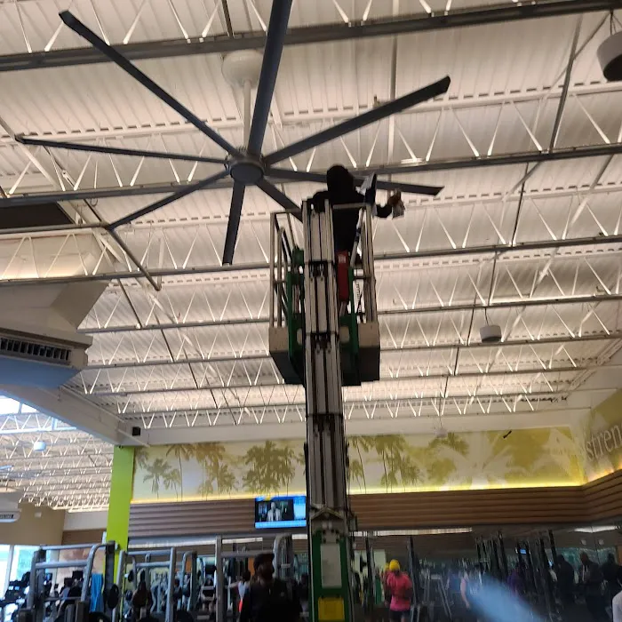 LA Fitness Picture 9