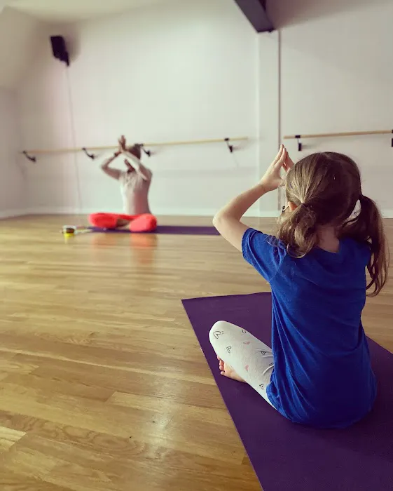 Iris Yoga Picture 3