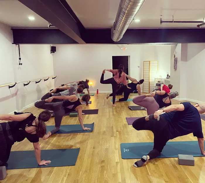 Iris Yoga Picture 9