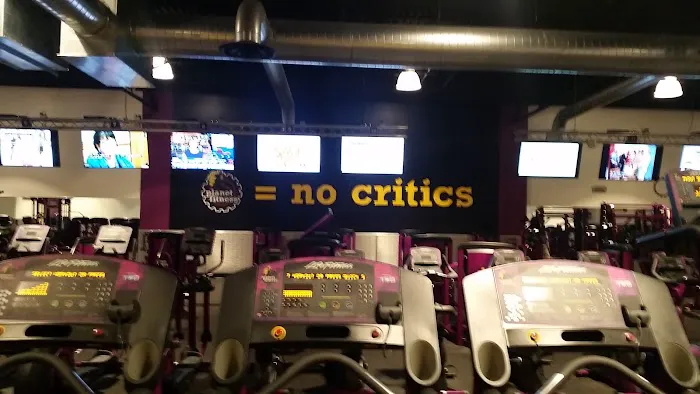 Planet Fitness Picture 8