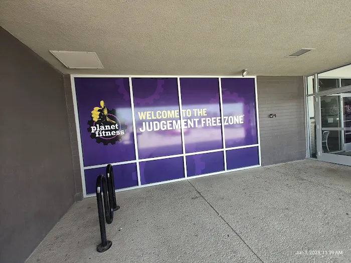 Planet Fitness Picture 4
