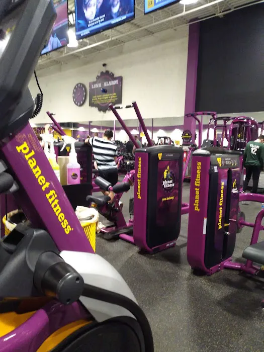 Planet Fitness Picture 10