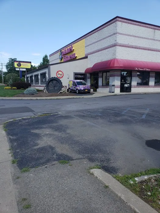 Planet Fitness Picture 10