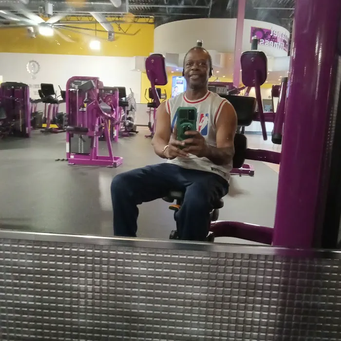 Planet Fitness Picture 10