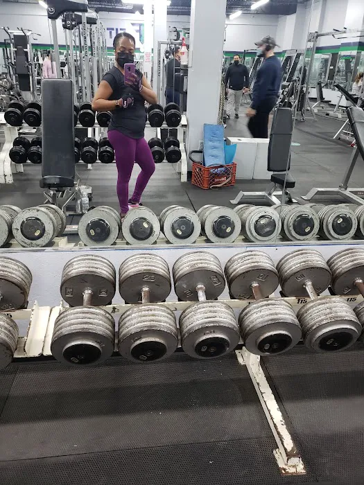 Titan Fitness Gym Picture 2