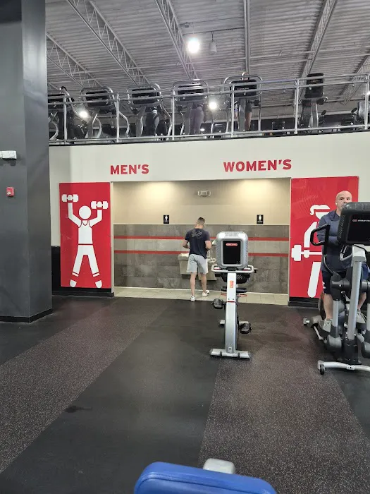 Crunch Fitness - New City Picture 2