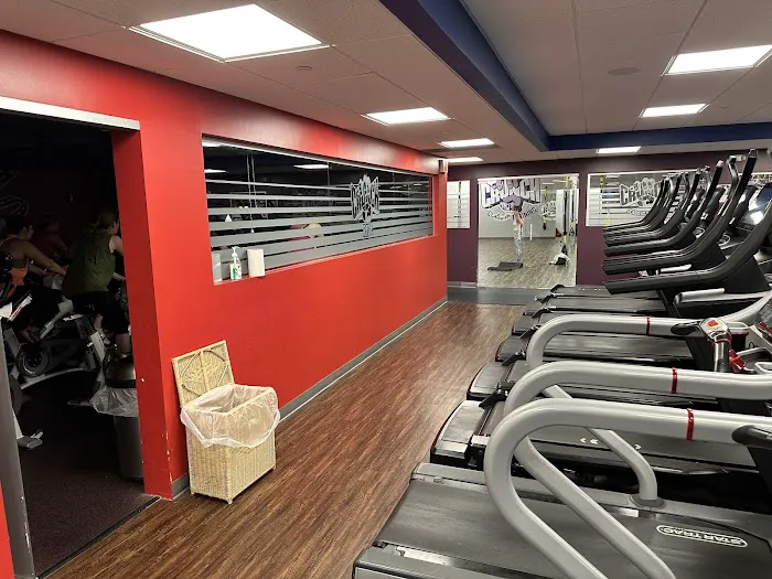 Crunch Fitness - Midland Park Picture 5
