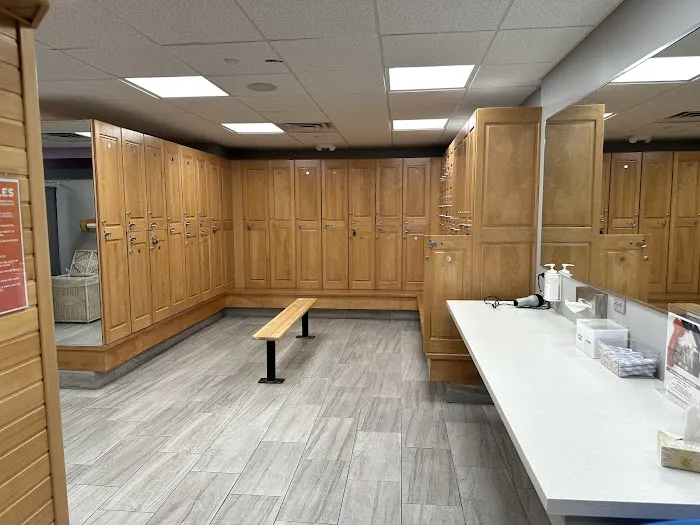 Crunch Fitness - Midland Park Picture 3