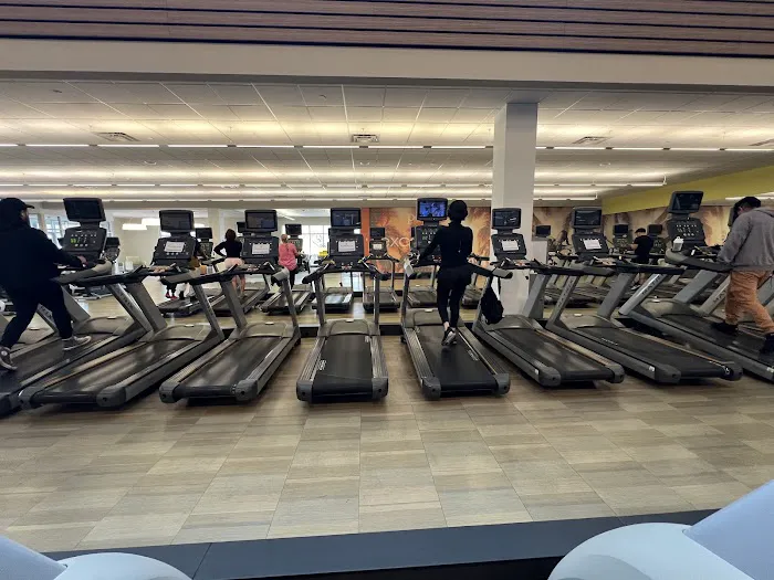LA Fitness Picture 5