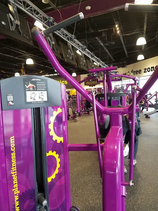 Planet Fitness Picture 9