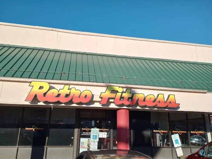 Retro Fitness Picture 9