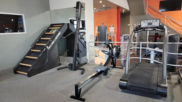 Alternative Health Club Gym Picture 3