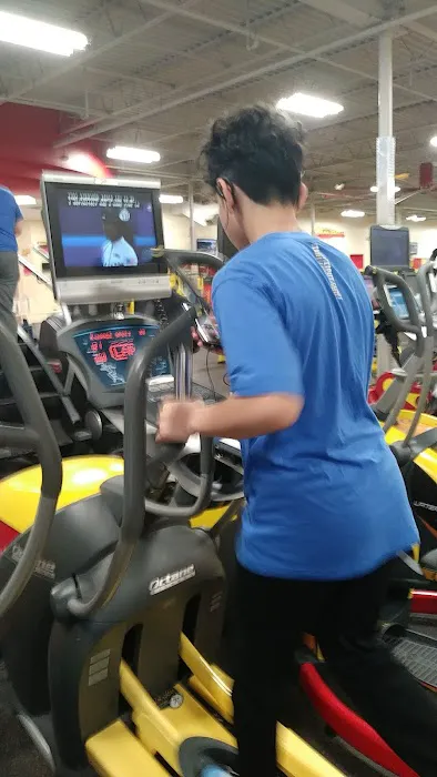 Retro Fitness Picture 9