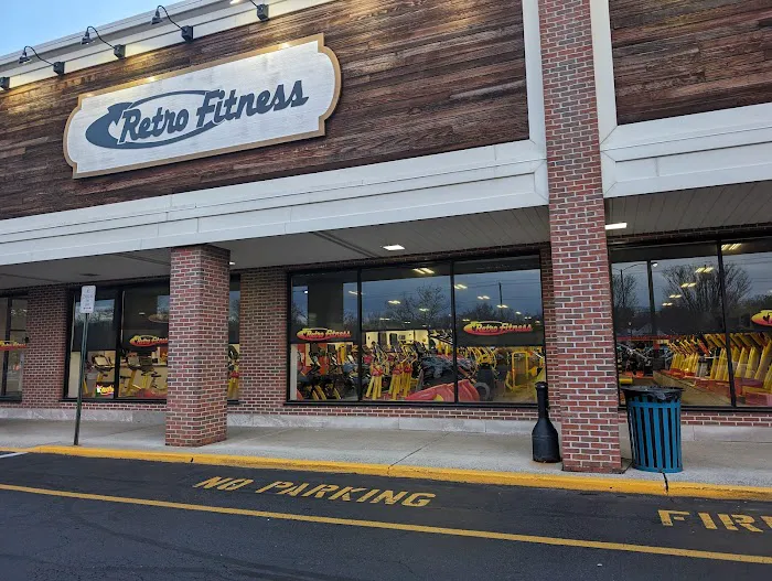 Retro Fitness Picture 5