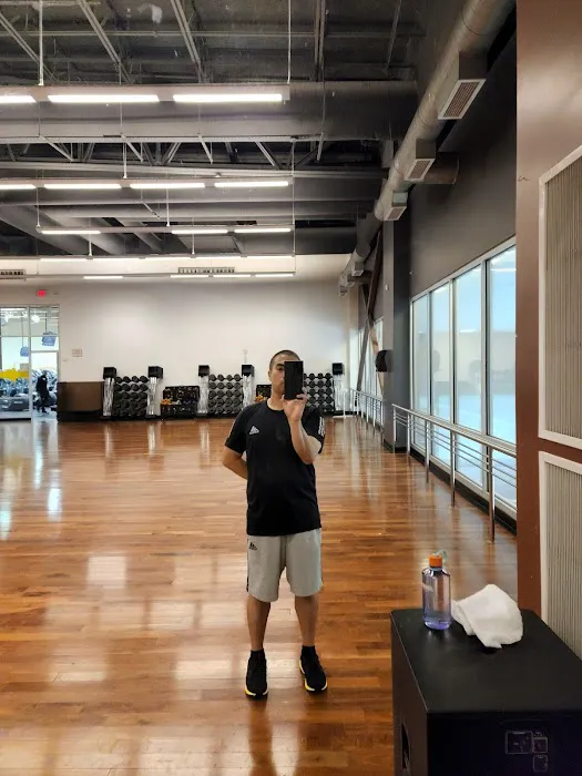 24 Hour Fitness Picture 6