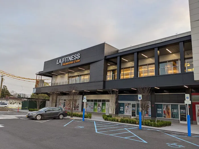 LA Fitness Picture 8
