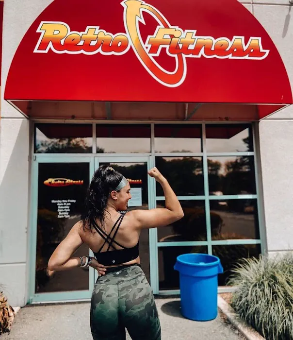 Retro Fitness Picture 2