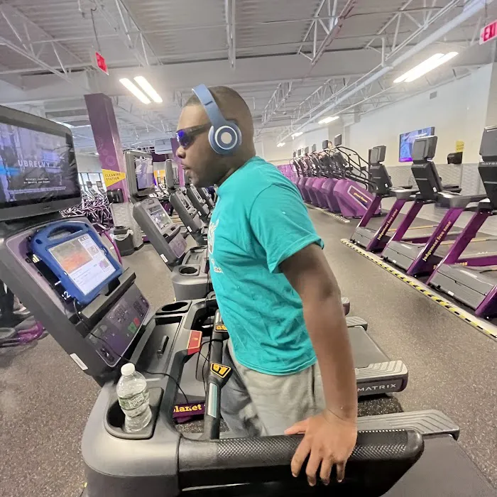 Planet Fitness Picture 8