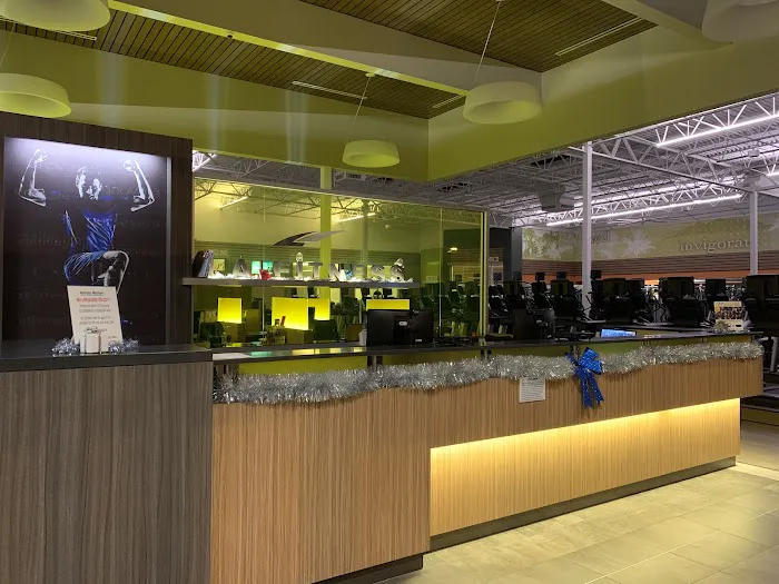 LA Fitness Picture 9