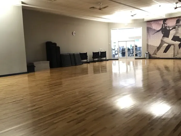 LA Fitness Picture 7