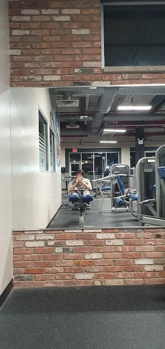 Crunch Fitness - Staten Island Picture 3