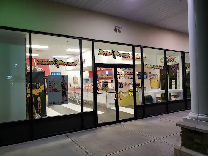 Retro Fitness Picture 9