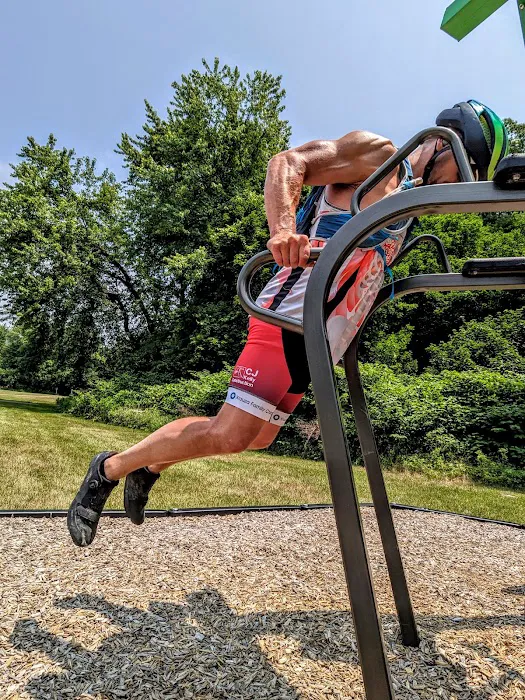 Outdoor Fitness Station Picture 6