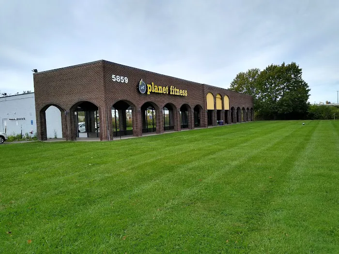 Planet Fitness Picture 6