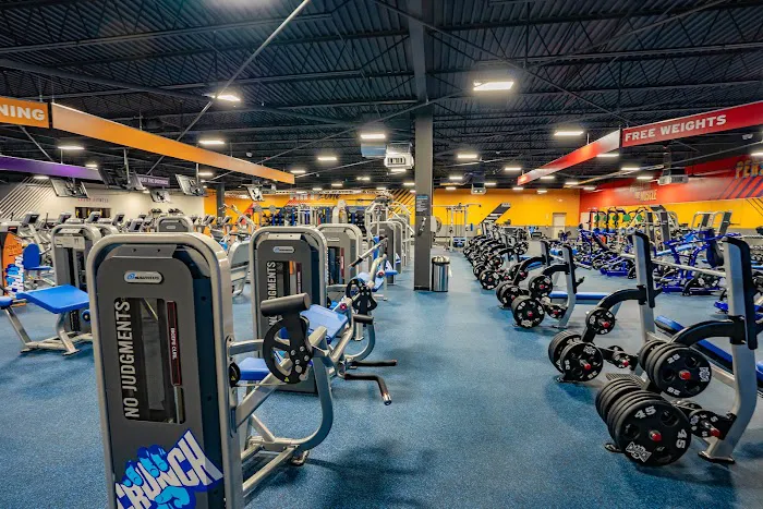Crunch Fitness - Dewitt Picture 9
