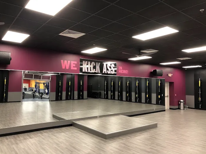 Crunch Fitness - Dewitt Picture 6