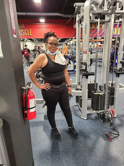 Crunch Fitness - Dewitt Picture 3
