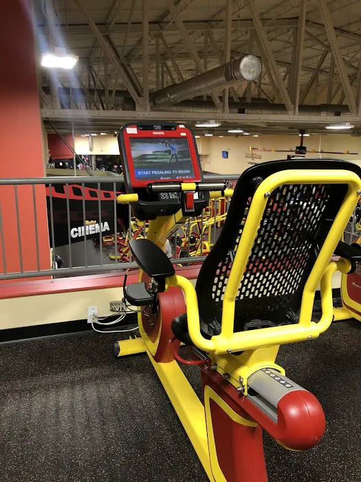 Retro Fitness Picture 6