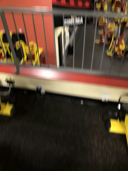 Retro Fitness Picture 3