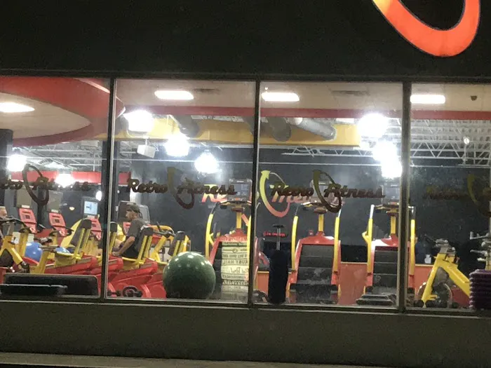 Retro Fitness Picture 10