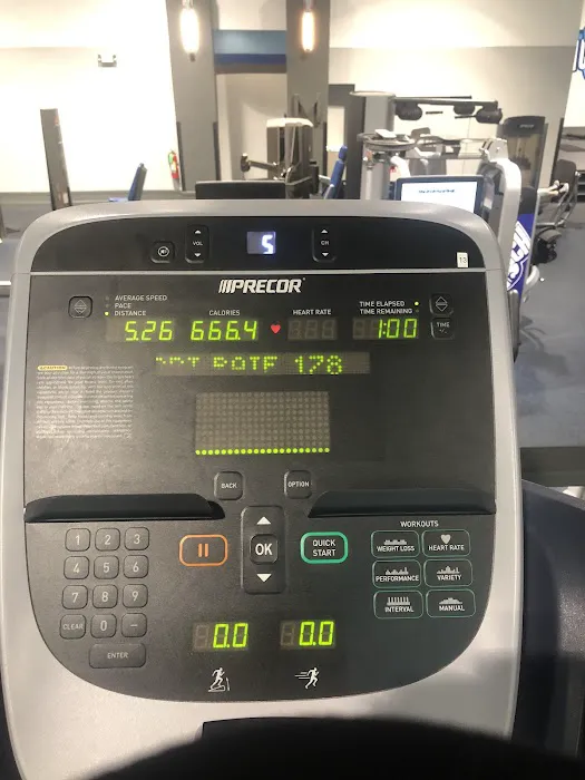 Crunch Fitness - Paramus Picture 10