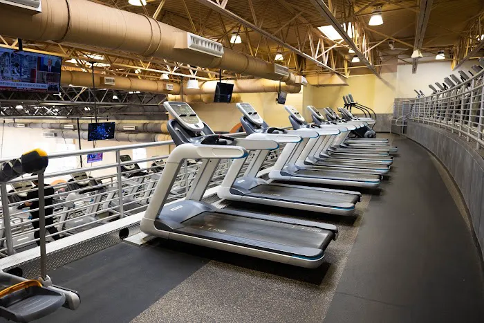 24 Hour Fitness Picture 3