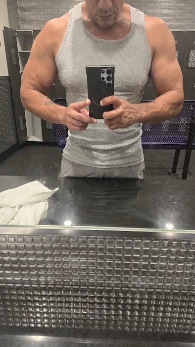 Planet Fitness Picture 6